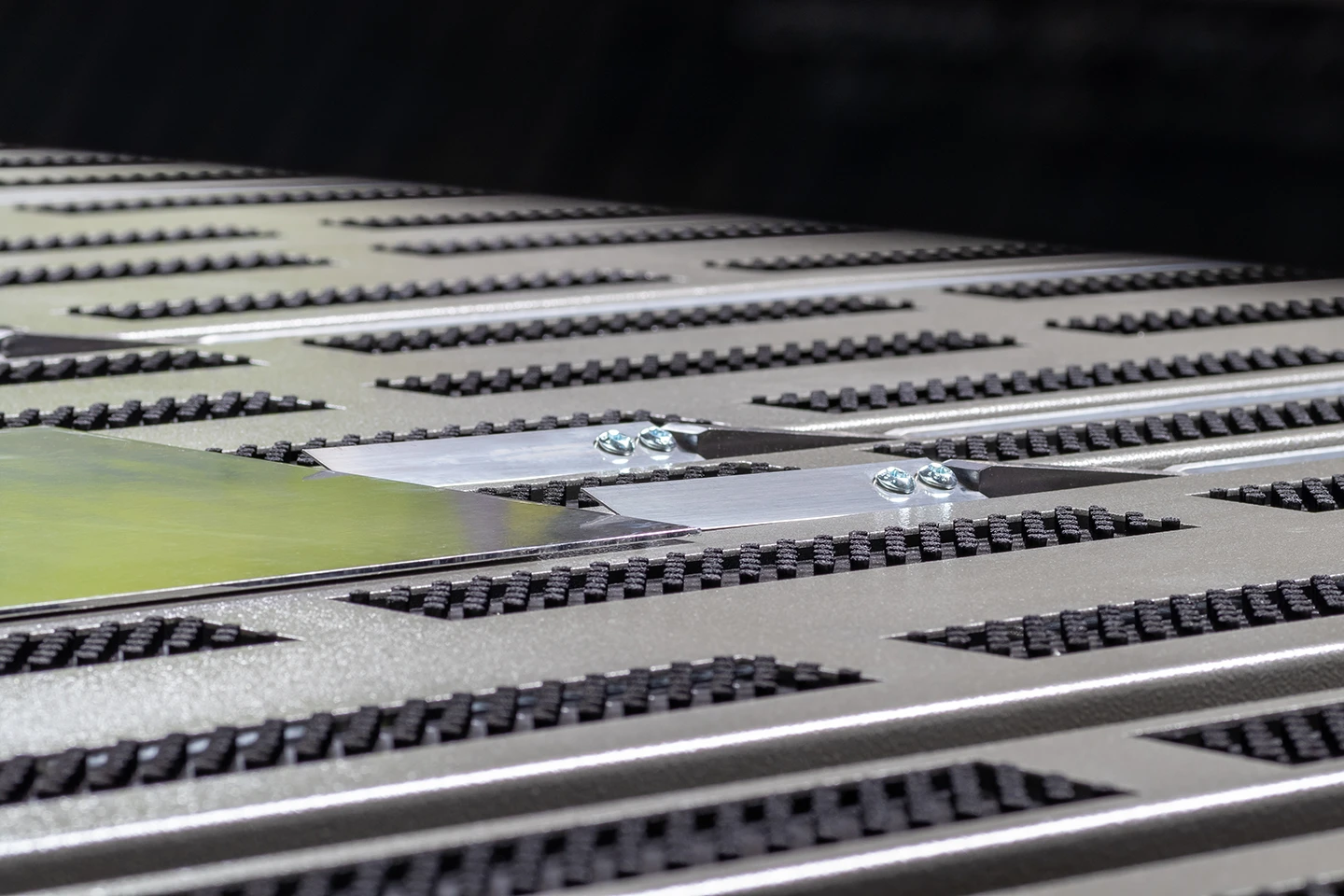 borstar i anslgasbordet för minimalt med repor på plåten 