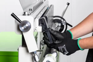 verktygsbyte på manuell kantvik mfb