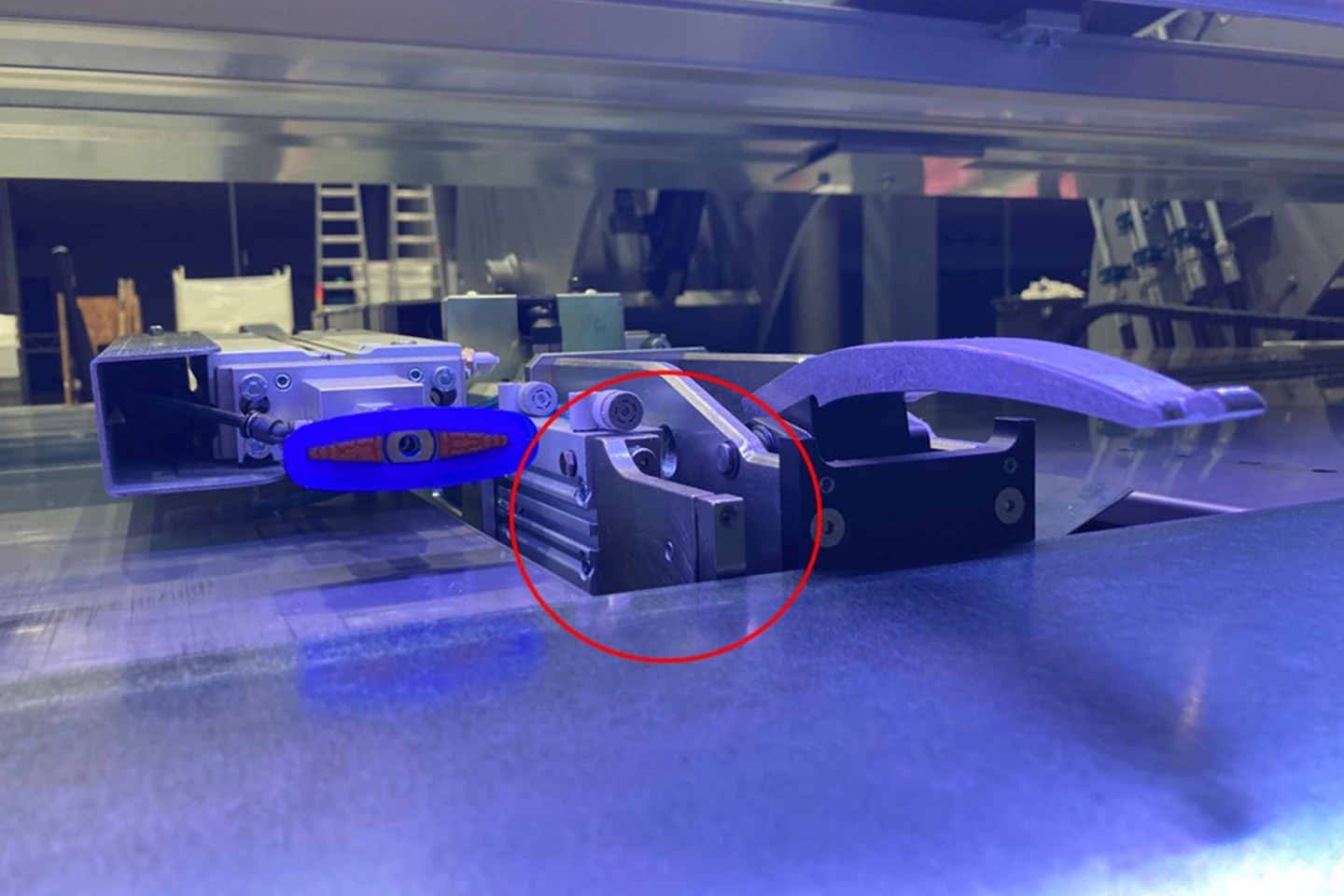 fast loader för placering av mindre remsor på anslaget av en thalmann td dubbelbockare