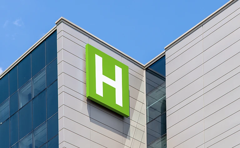 plåtskylt på husfasad